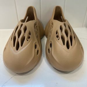 NWT Yeezy Foam Runner Size US 6